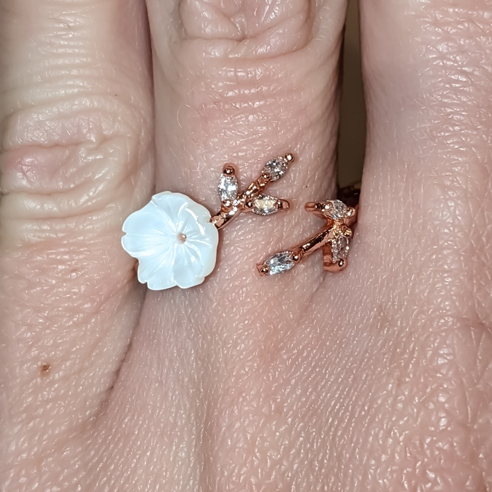 14k Gold Plated Alloy Metals with Ivory Floral Blossoming Adjustable Ring - Picture 6 of 8